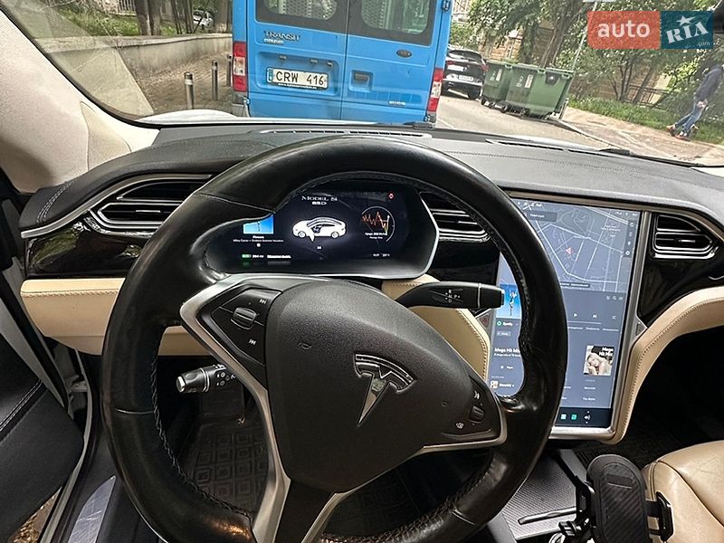 Лифтбек Tesla Model S 2015 в Киеве