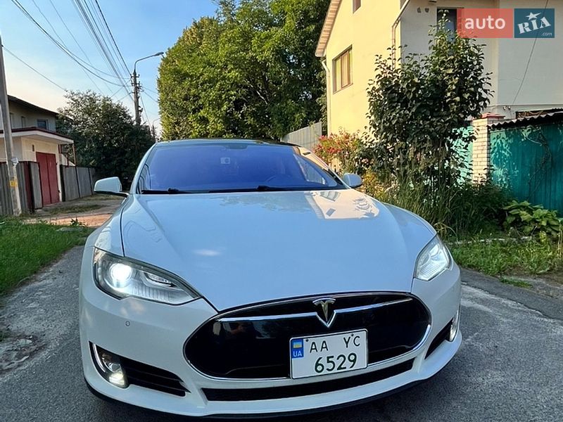 Ліфтбек Tesla Model S 2012 в Києві