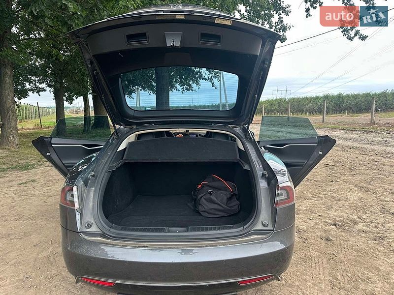 Ліфтбек Tesla Model S 2015 в Вінниці