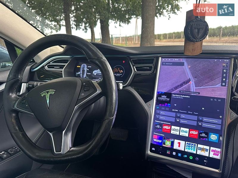 Ліфтбек Tesla Model S 2015 в Вінниці