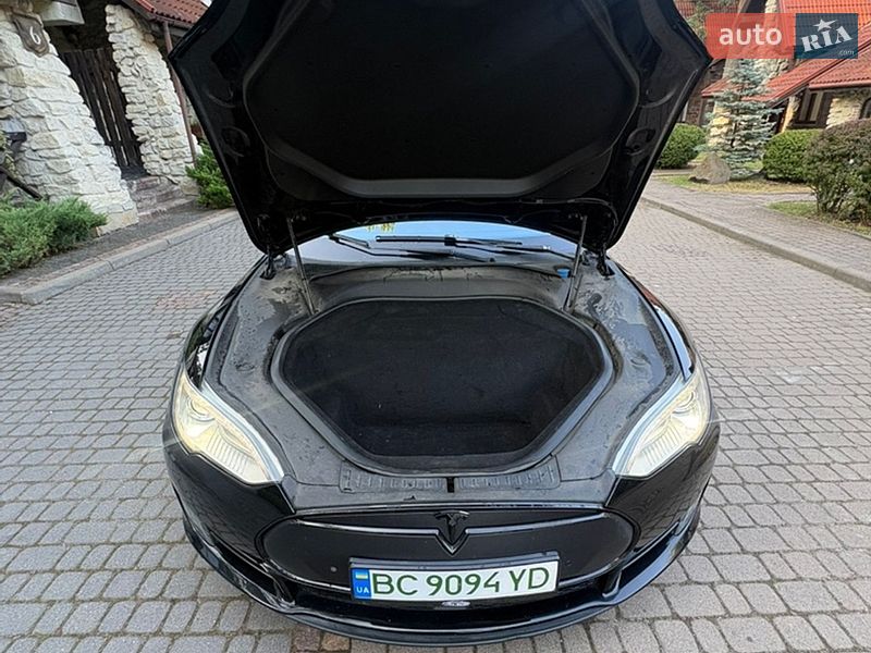 Ліфтбек Tesla Model S 2015 в Львові фото 20 Ліфтбек Tesla Model S 2015 в Львові