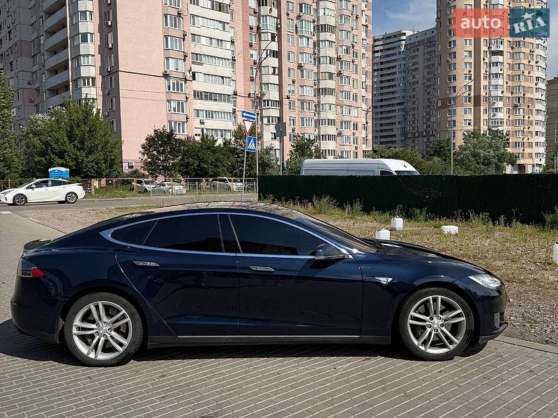 Ліфтбек Tesla Model S 2013 в Києві