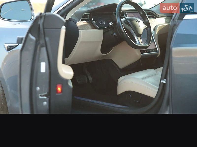 Лифтбек Tesla Model S 2017 в Львове фото 27 Лифтбек Tesla Model S 2017 в Львове