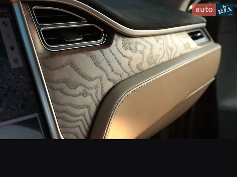 Лифтбек Tesla Model S 2017 в Львове фото 36 Лифтбек Tesla Model S 2017 в Львове