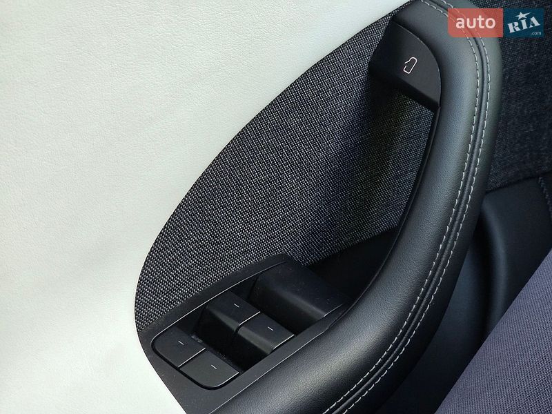 Лифтбек Tesla Model S 2024 в Киеве фото 10 Лифтбек Tesla Model S 2024 в Киеве