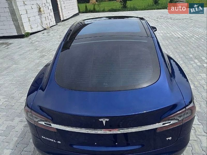 Лифтбек Tesla Model S 2016 в Вижнице