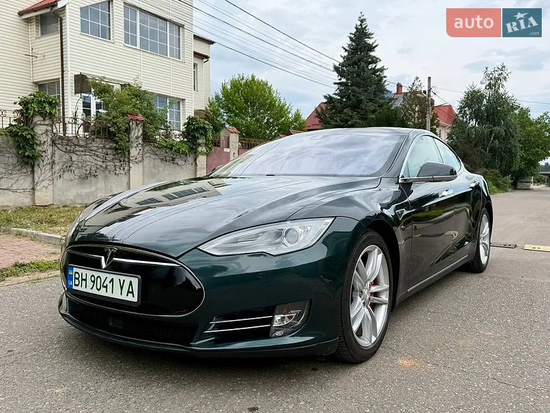 Tesla Model S 2014