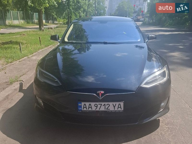 Ліфтбек Tesla Model S 2014 в Києві