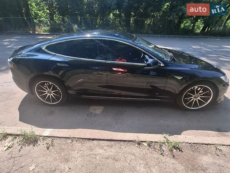 Ліфтбек Tesla Model S 2014 в Києві