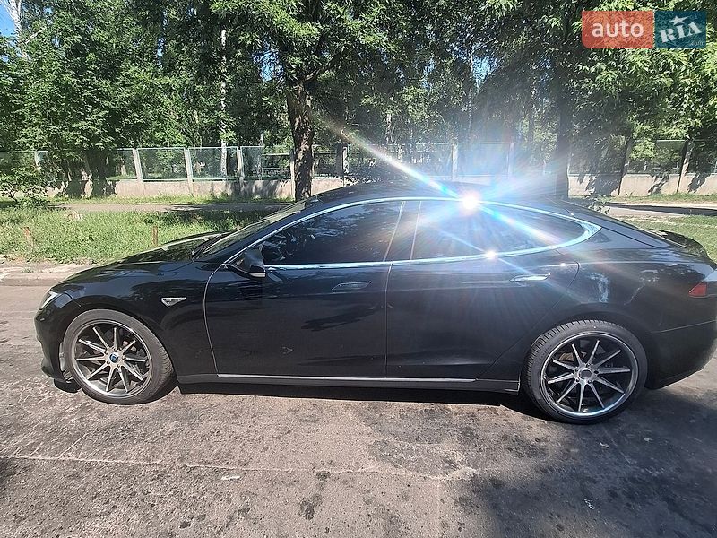 Ліфтбек Tesla Model S 2014 в Києві