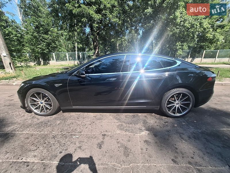 Ліфтбек Tesla Model S 2014 в Києві