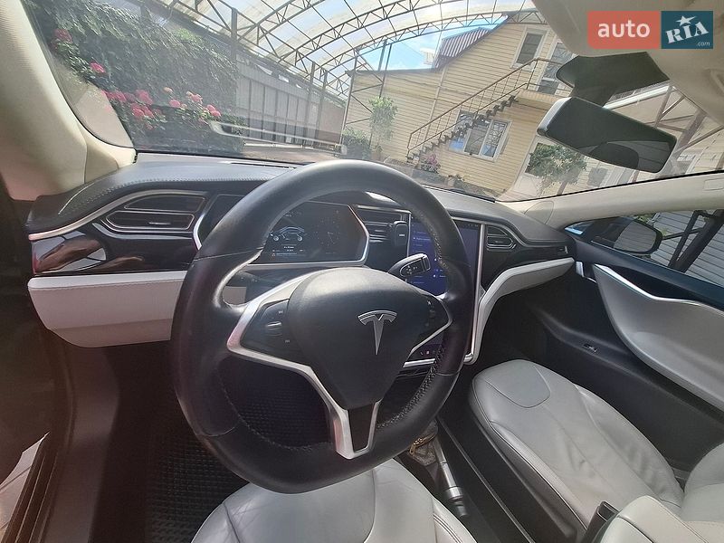 Ліфтбек Tesla Model S 2014 в Києві