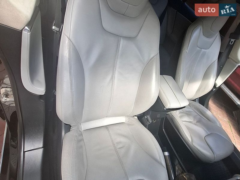 Ліфтбек Tesla Model S 2014 в Києві