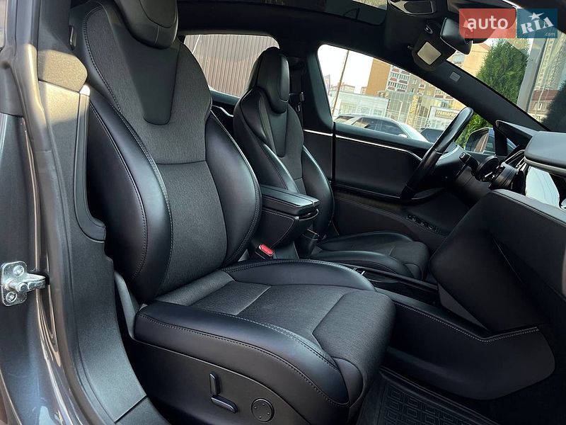 Ліфтбек Tesla Model S 2018 в Києві