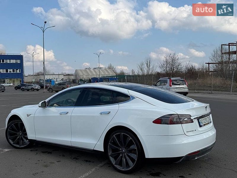 Ліфтбек Tesla Model S 2013 в Києві