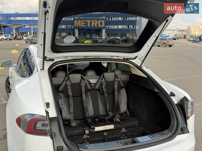 Ліфтбек Tesla Model S 2013 в Києві