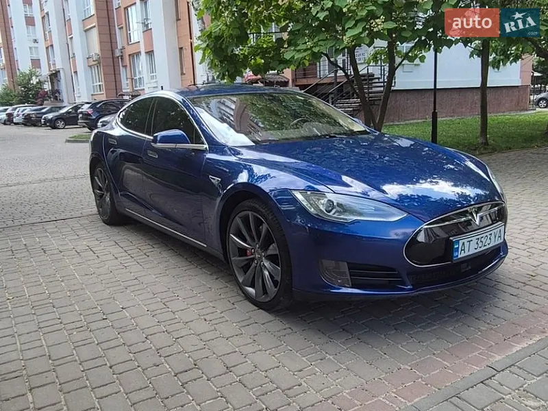 Tesla Model S 2015