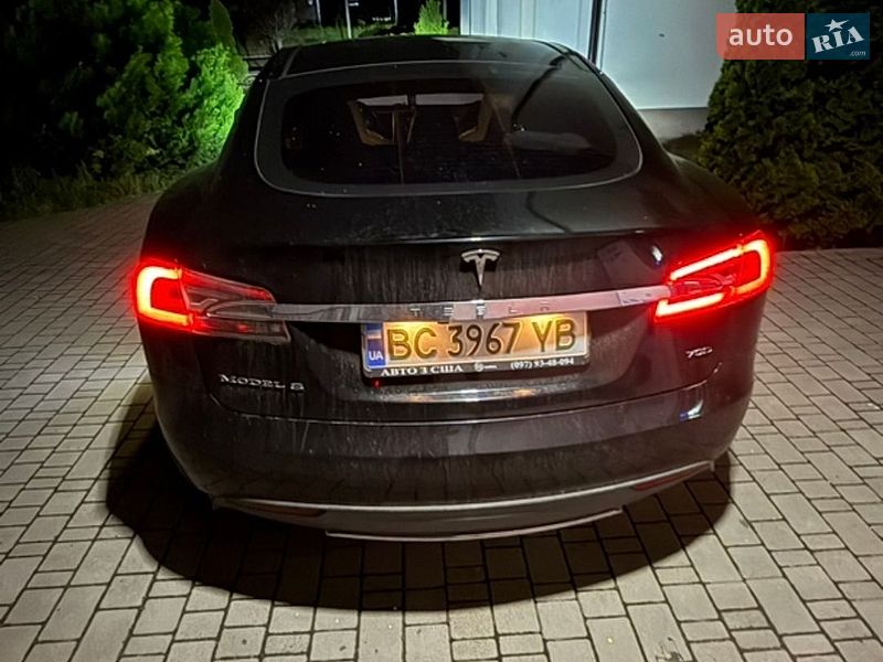 Лифтбек Tesla Model S 2015 в Львове