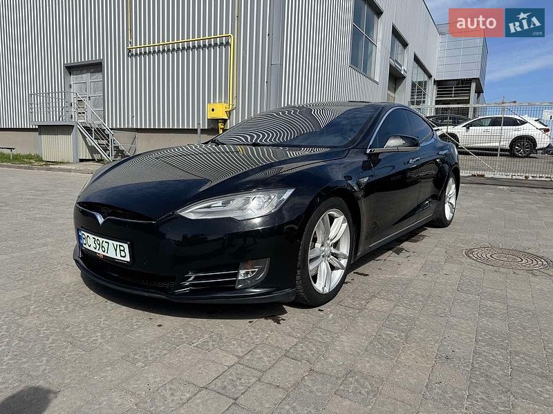 Лифтбек Tesla Model S 2015 в Львове