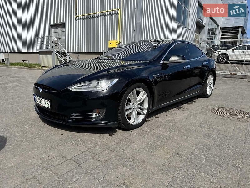 Лифтбек Tesla Model S 2015 в Львове