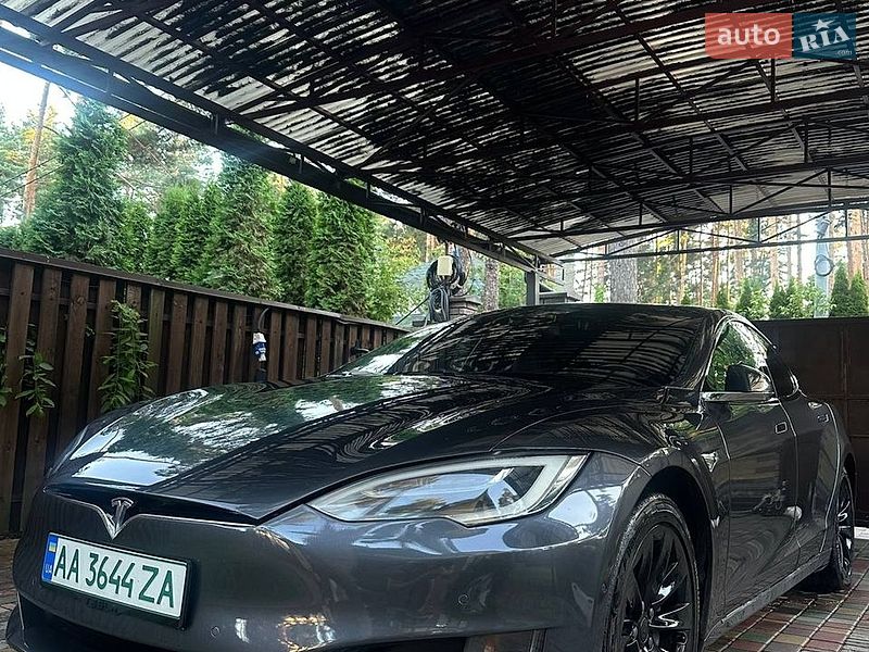 Tesla Model S 2019