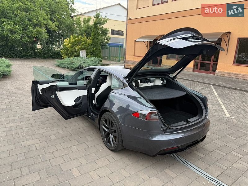 Ліфтбек Tesla Model S 2021 в Береговому фото 19 Ліфтбек Tesla Model S 2021 в Береговому