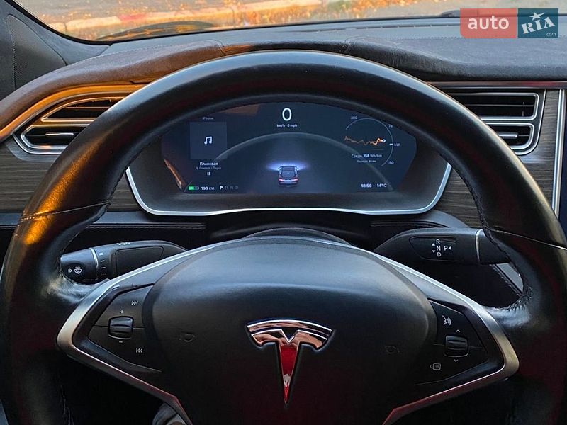 Tesla Model S 2015