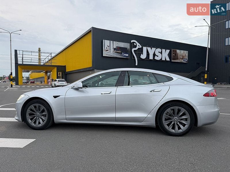 Лифтбек Tesla Model S 2017 в Киеве