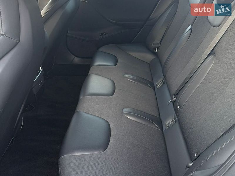 Лифтбек Tesla Model S 2016 в Ужгороде