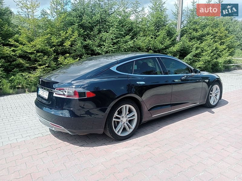 Ліфтбек Tesla Model S 2013 в Шепетівці