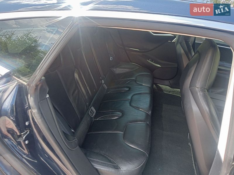 Ліфтбек Tesla Model S 2013 в Шепетівці