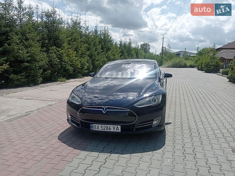 Ліфтбек Tesla Model S 2013 в Шепетівці