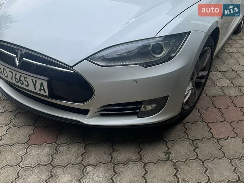 Лифтбек Tesla Model S 2014 в Ужгороде