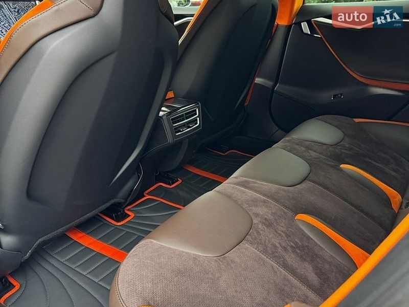 Ліфтбек Tesla Model S 2015 в Одесі