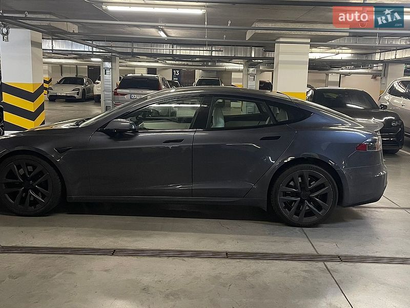 Лифтбек Tesla Model S 2021 в Киеве