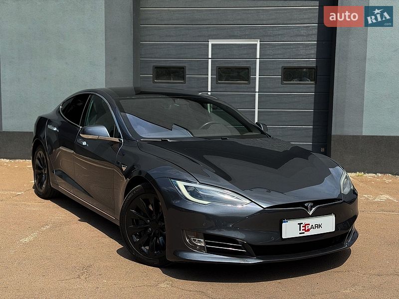 Tesla Model S 2019