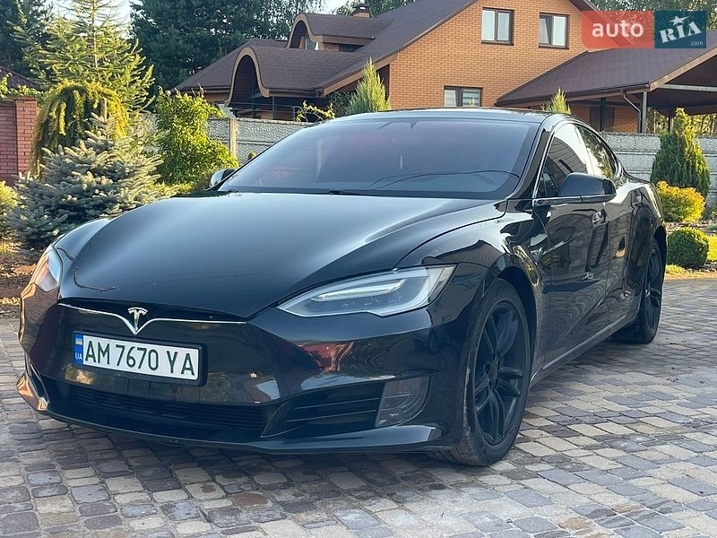 Ліфтбек Tesla Model S 2016 в Житомирі