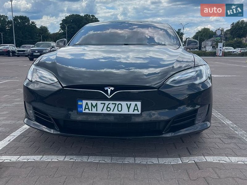 Ліфтбек Tesla Model S 2016 в Житомирі