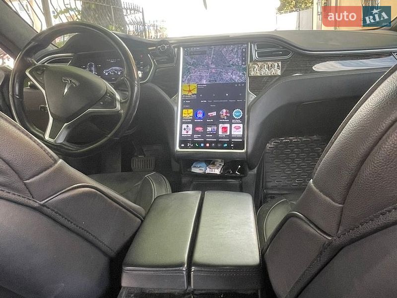 Ліфтбек Tesla Model S 2016 в Житомирі