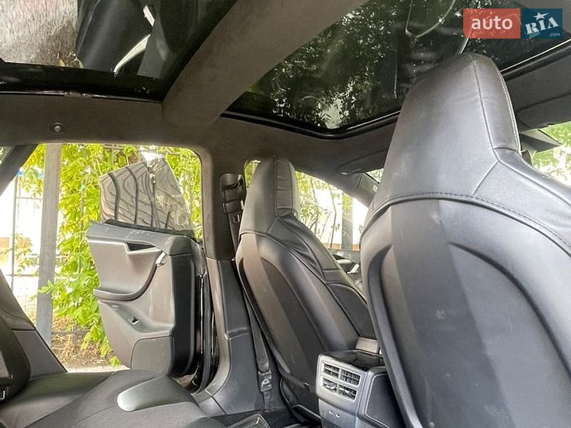 Ліфтбек Tesla Model S 2016 в Житомирі