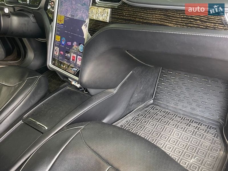 Ліфтбек Tesla Model S 2016 в Житомирі