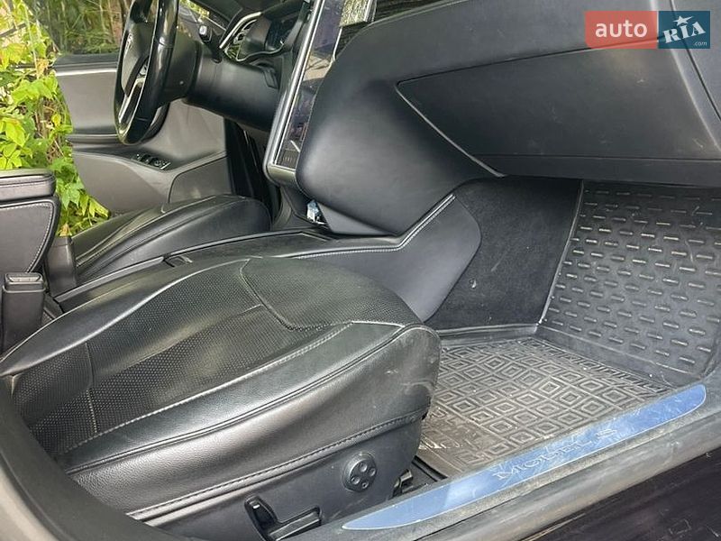 Ліфтбек Tesla Model S 2016 в Житомирі