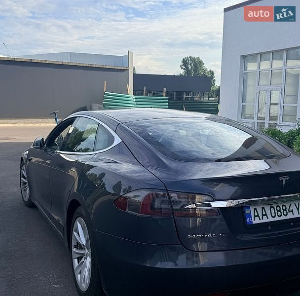 Лифтбек Tesla Model S 2017 в Киеве
