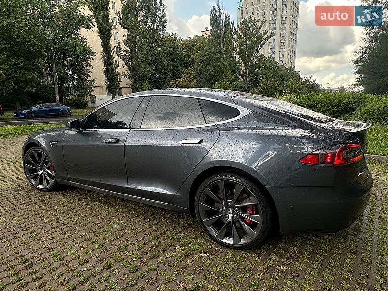 Ліфтбек Tesla Model S 2018 в Києві