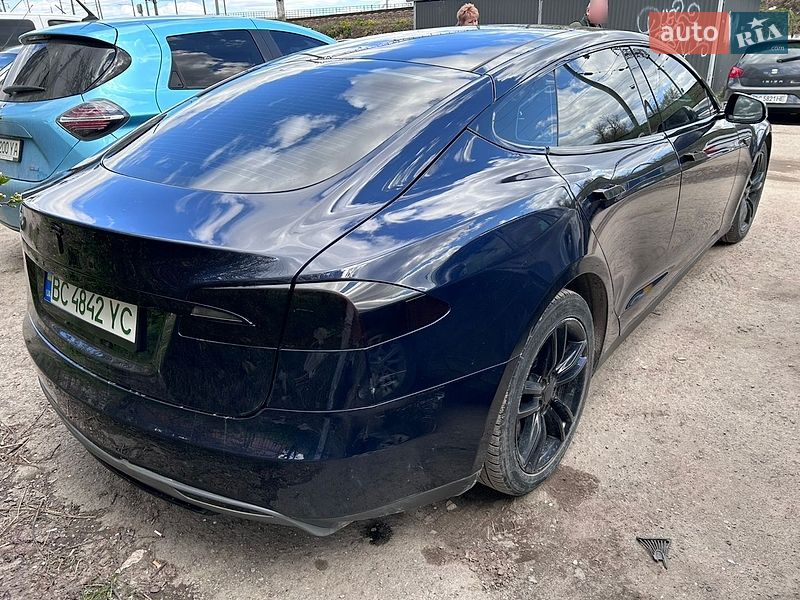 Ліфтбек Tesla Model S 2014 в Тернополі
