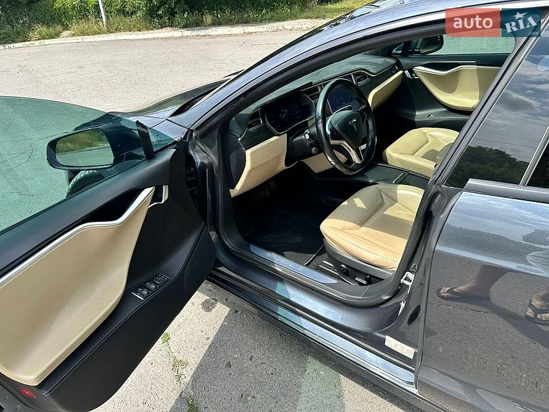 Ліфтбек Tesla Model S 2016 в Городку фото 10 Ліфтбек Tesla Model S 2016 в Городку