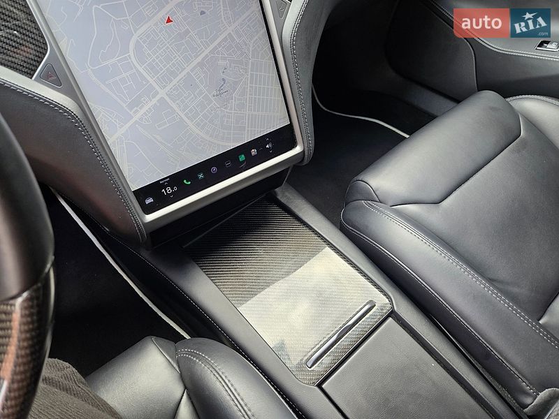 Лифтбек Tesla Model S 2018 в Киеве