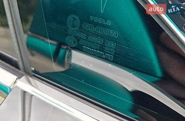 Лифтбек Tesla Model S 2018 в Киеве
