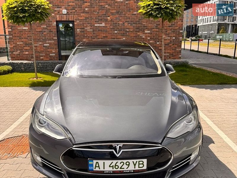 Лифтбек Tesla Model S 2014 в Киеве фото 4 Лифтбек Tesla Model S 2014 в Киеве