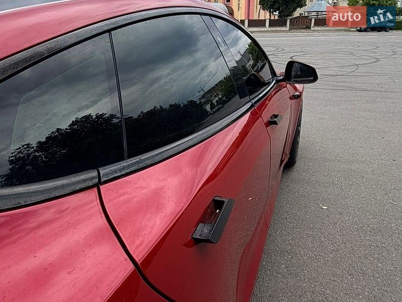 Лифтбек Tesla Model S 2021 в Ужгороде